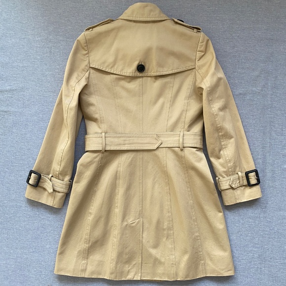 BURBERRY | Timeless Seasonless Mid-length Slim Fit Double-Breasted Trench Coat - Picture 6 of 17